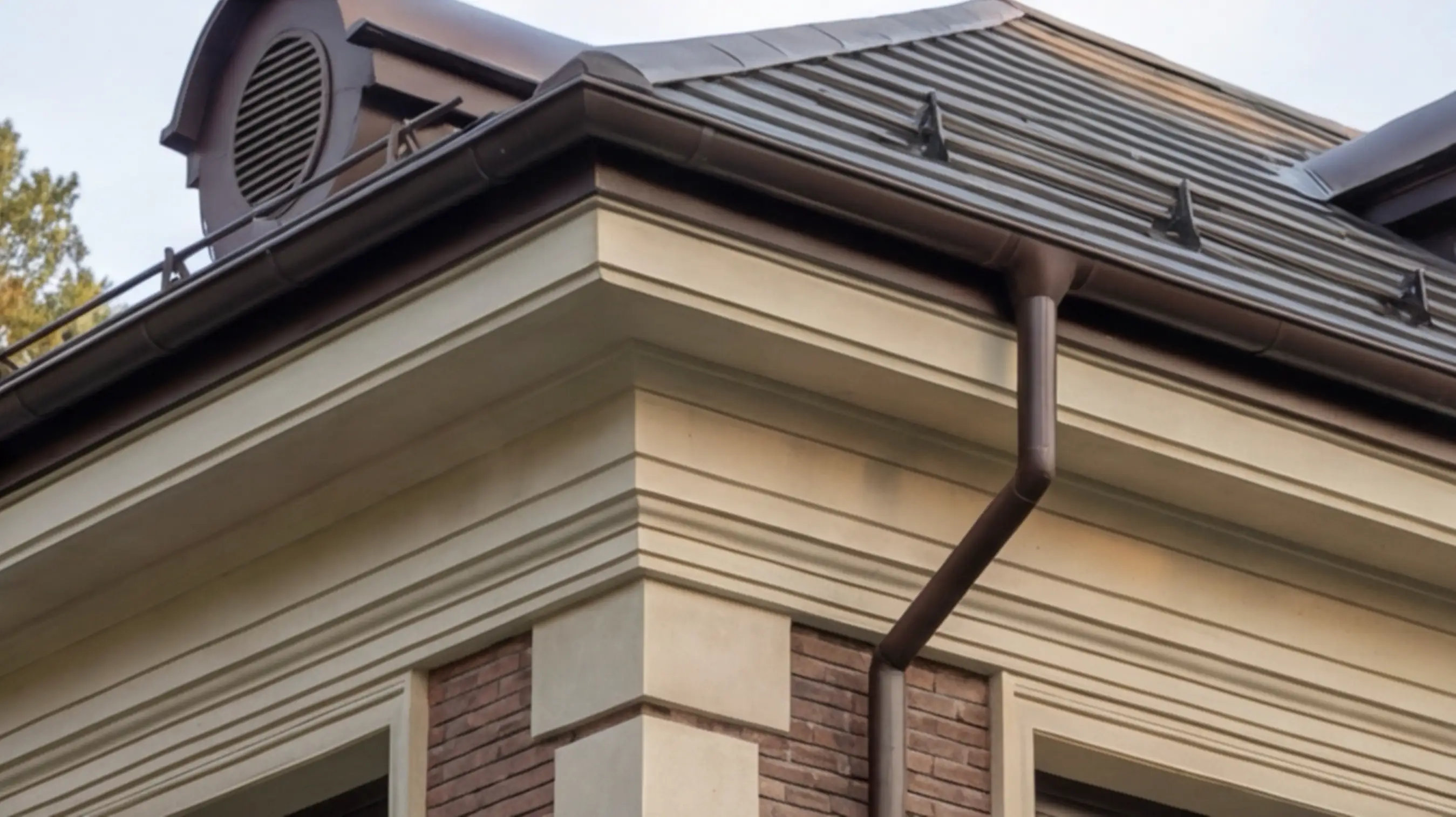 Узел карниза и водосточной системы