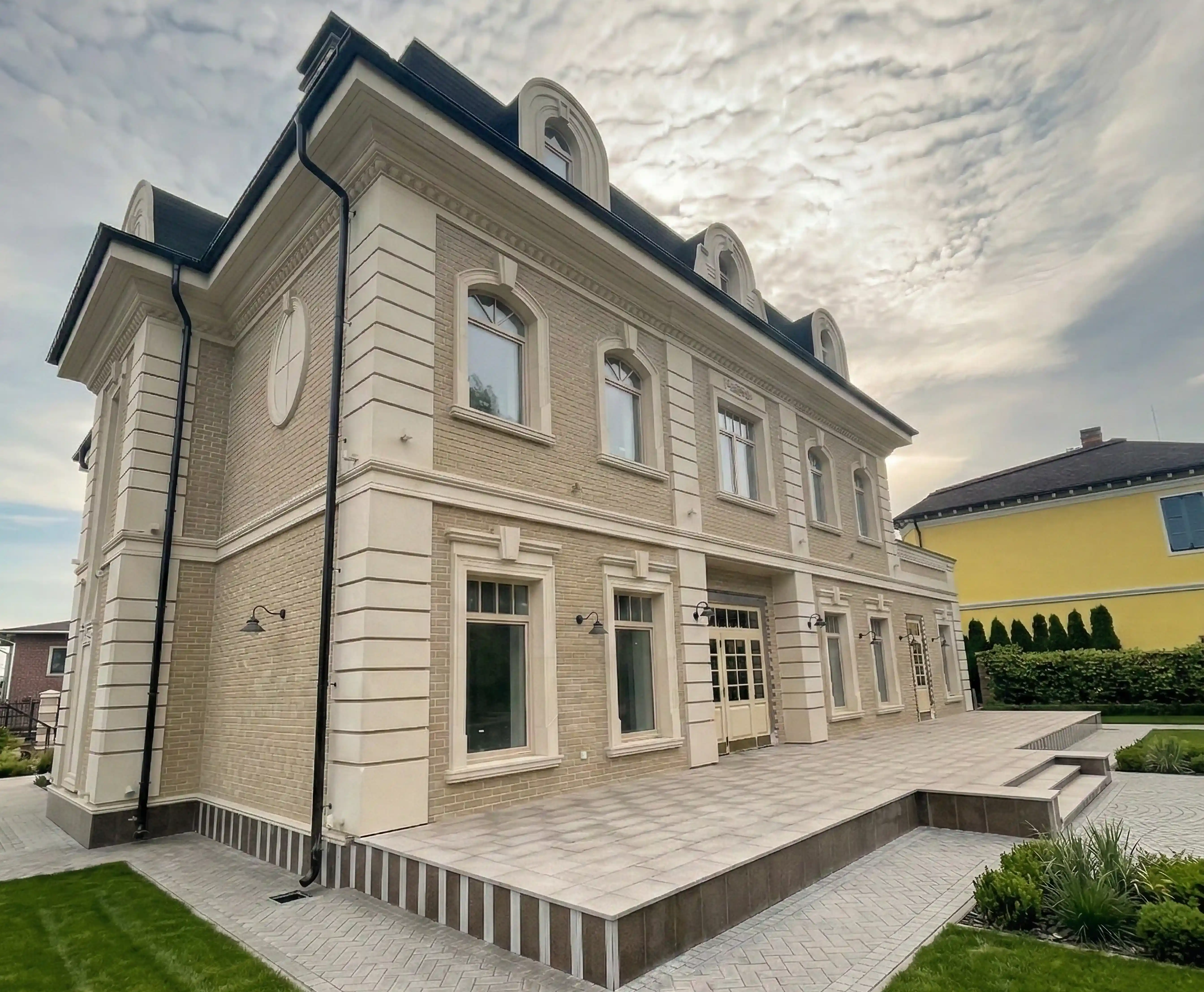 Фасадный декор коттеджа в д. Крюкова, МО