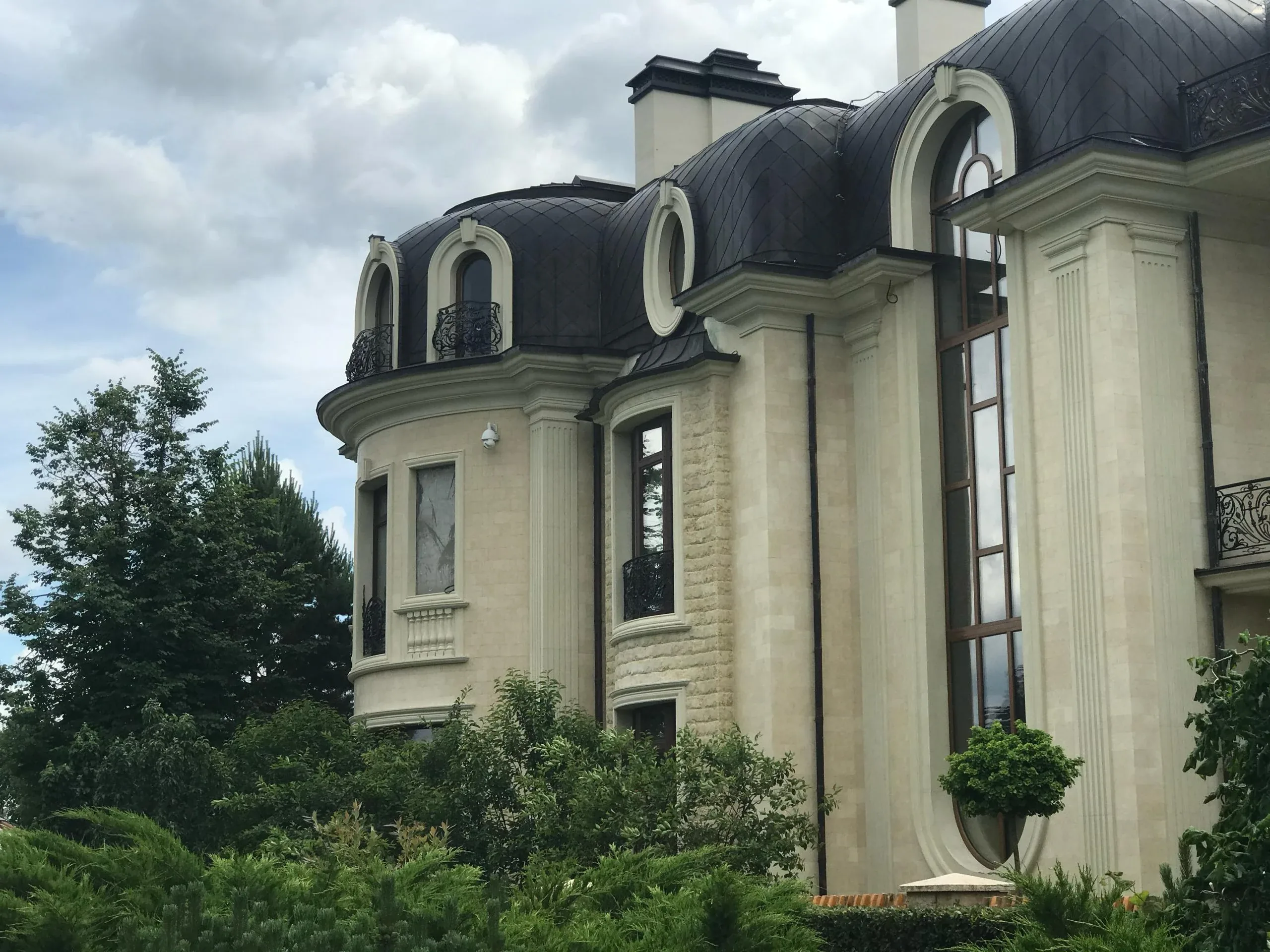 Мансардная кровля, люкарны и примыкание окон